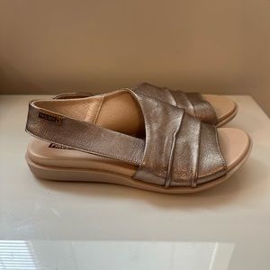Pikolinos Gold Sandals Women’s size 6.5